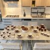 Service marron brillant 55 pièces semi-porcelaine Poterie Haoues